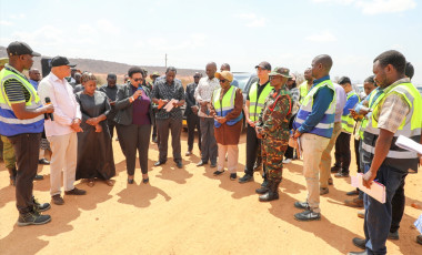 WAZIRI WA ULINZI NA JKT AFANYA ZIARA KUKAGUA BARABARA KUELEKEA MAKAO MAKUU YA ULINZI WA TAIFA KIKOMBO